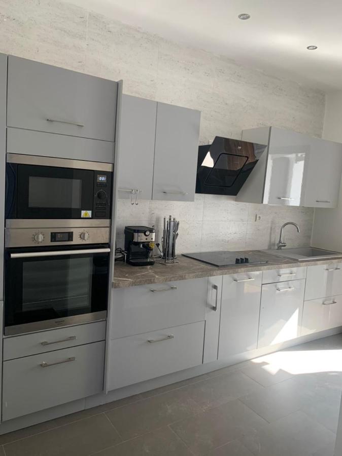 Appartement De Luxe Meublé à Louer - Près Des Almadies 3 Ch/ 3 Sdb *